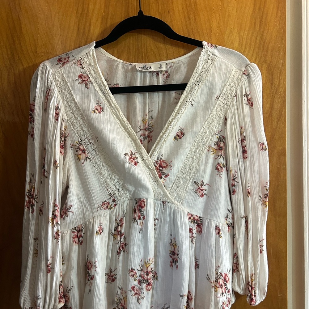 Hollister White Floral Lace-Trim Sleeved Top